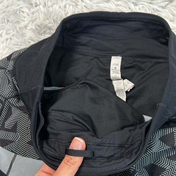 Lululemon Speed Up Short Long *4" Updated Fit Labyrinth Black Light Cast / Black - Picture 2 of 6